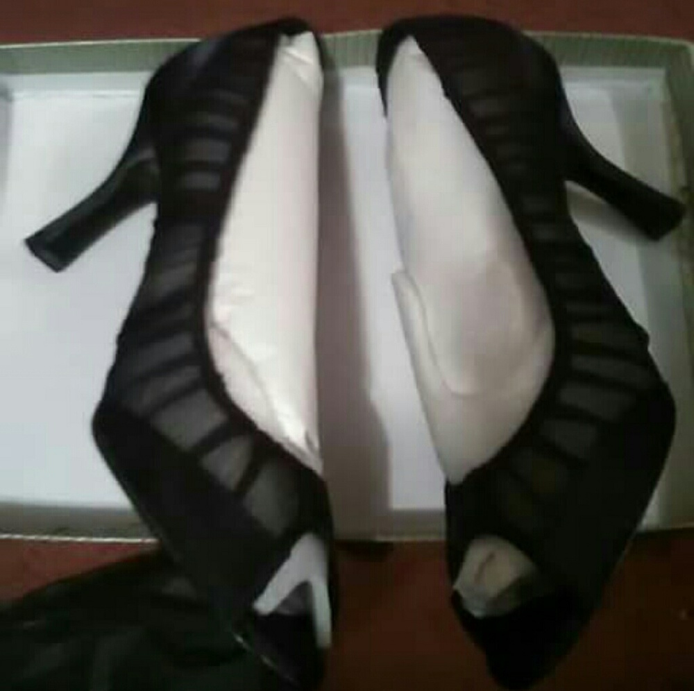 NWT 9M Black Heels Jacqueline Ferrar